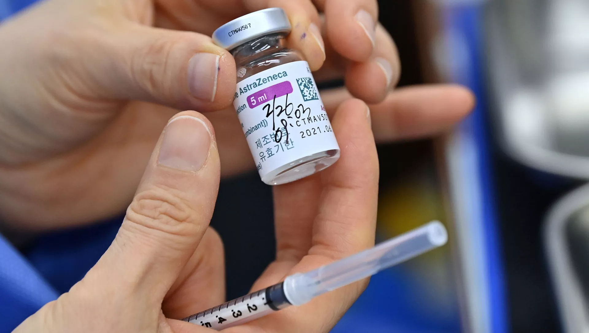 Медсестра с вакциной AstraZeneca в Сеуле  - 俄羅斯衛星通訊社, 1920, 03.03.2021
