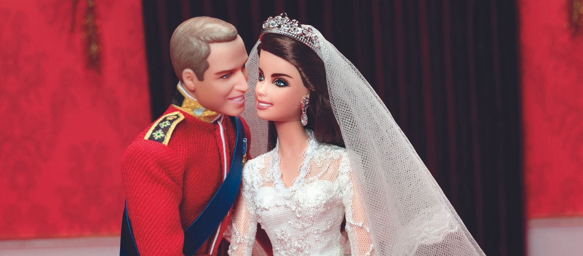 威廉王子夫婦大婚造型的芭比娃娃。 - 俄羅斯衛星通訊社, 1920, 09.03.2021