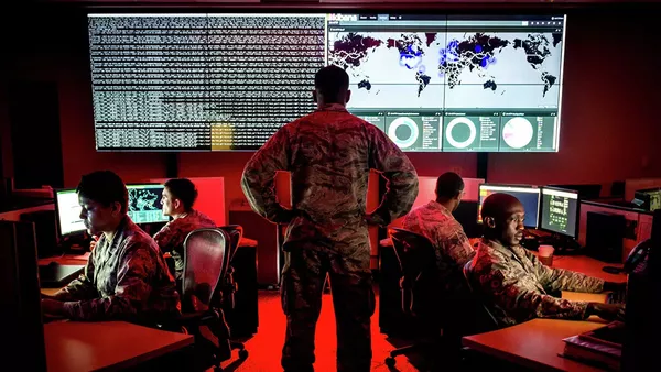 Военнослужащие 175-й группы по операциям в киберпространстве армии США на авиабазе Warfield в штате Винсконсин - 俄罗斯卫星通讯社