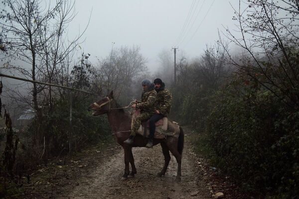 塔加沃德村的当地人。停火后，塔加沃德村被亚美尼亚和阿塞拜疆一分为二。 - 俄罗斯卫星通讯社