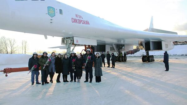 Передача бомбардировщика Ту-160М для предварительных испытаний - 俄羅斯衛星通訊社