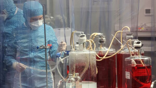 14 Сотрудники лаборатории Федерального научного центра исследований и разработки иммунобиологических препаратов имени М. П. Чумакова во время получения и испытания компонентов для последующего производства вакцины от коронавируса Ковивак.  - 俄羅斯衛星通訊社