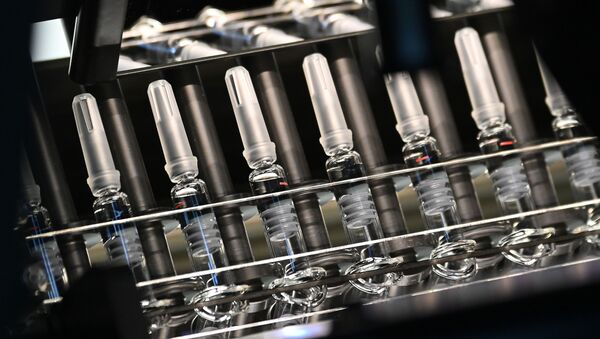 15 Линия розлива инъекционных препаратов шприц-доза вакцины ЭпиВакКорона для профилактики COVID-19 на предприятии Вектор-БиАльгам в Новосибирске. - 俄羅斯衛星通訊社