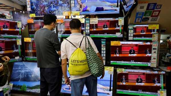Китайцы в магазине электроники смотрят выпуск новостей - 俄羅斯衛星通訊社