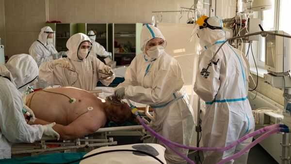 Медики лечат пациента в больнице имени Филатова, Москва - 俄羅斯衛星通訊社