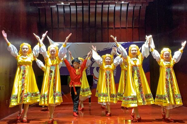 小白桦民族舞蹈团带来舞蹈《芭勒娘》。 - 俄罗斯卫星通讯社