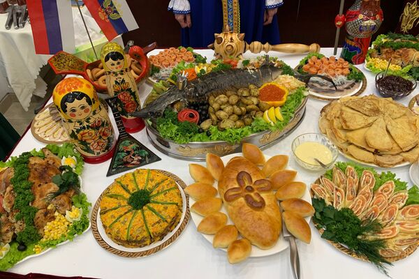 结合谢肉节和诺鲁孜节节日特色的佳肴。 - 俄罗斯卫星通讯社