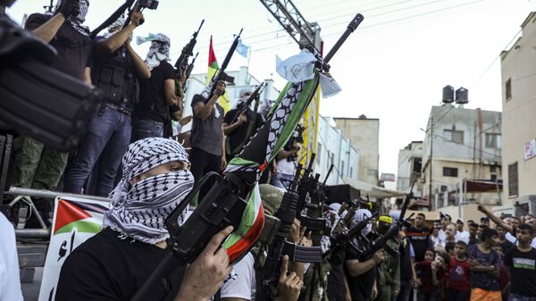 Вооруженные члены движения Фатх на митинге на Западном берегу реки Иордан - 俄罗斯卫星通讯社