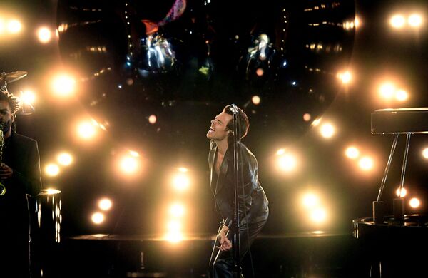 英国歌手斯泰尔斯在美国洛杉矶参加第63届格莱美颁奖典礼。
 - 俄罗斯卫星通讯社