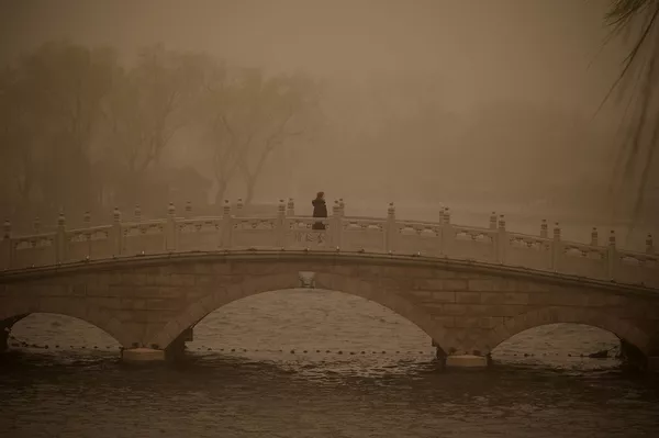 北京市後海街道的沙塵天氣情況。 北京市後海街道的沙塵天氣情況。 - 俄羅斯衛星通訊社