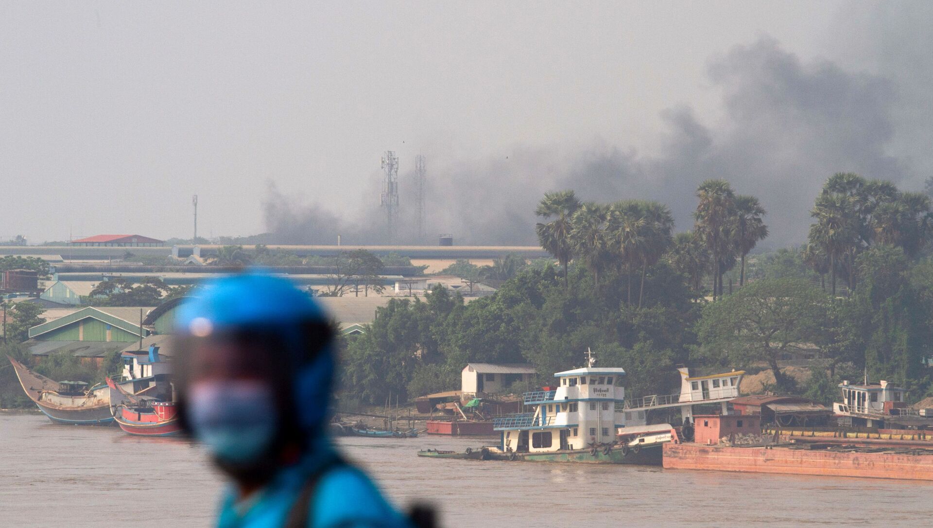 В Янгоне было сожжено несколько китайских фабрик на фоне продолжающегося насилия в стране. - 俄羅斯衛星通訊社, 1920, 15.03.2021