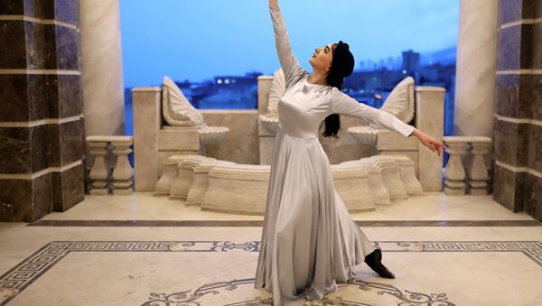 Инструктор танцев Boshra во время репетиции в Тегеране  - 俄羅斯衛星通訊社