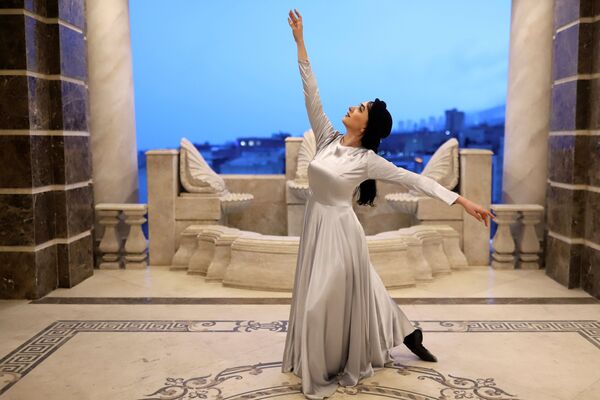 德黑兰，舞蹈教练博什拉正在进行排练。 - 俄罗斯卫星通讯社