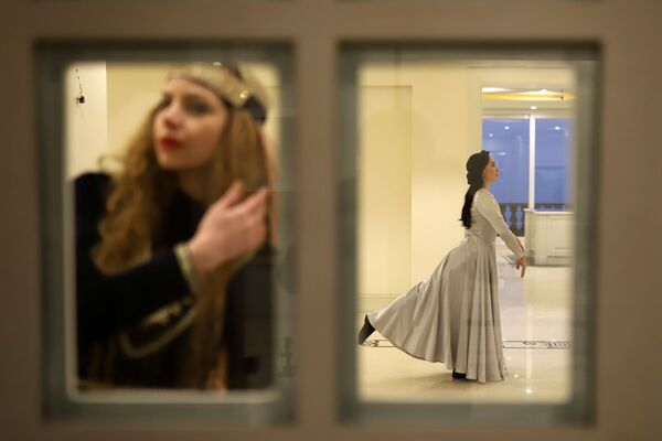 德黑兰，博什拉指导的女子舞蹈团正进行排练。 - 俄罗斯卫星通讯社