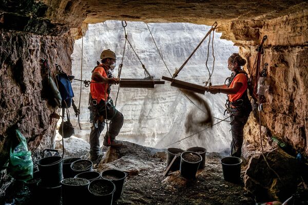 以色列考古队员在恐怖穴中开展发掘工作。 - 俄罗斯卫星通讯社