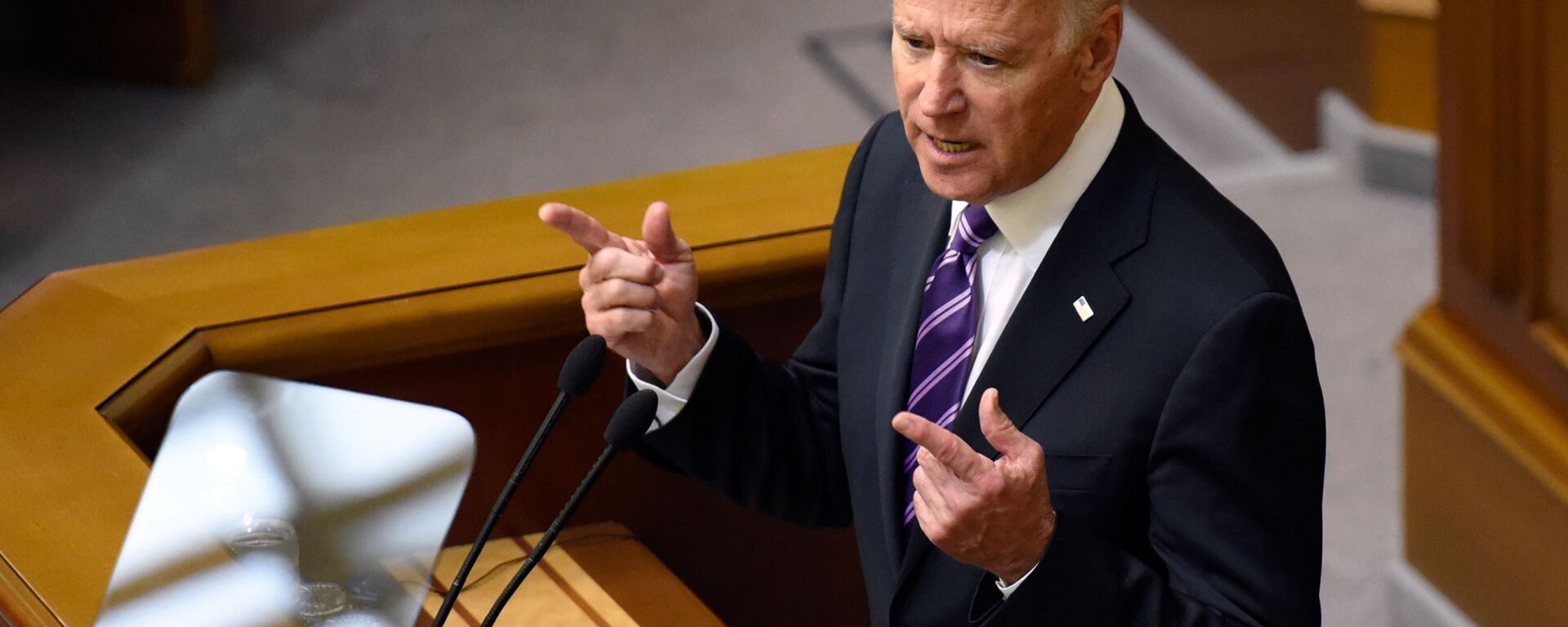 2015年，美国副总统拜登在乌克兰最高拉达会议上发表演讲 - 俄罗斯卫星通讯社, 1920, 08.10.2025