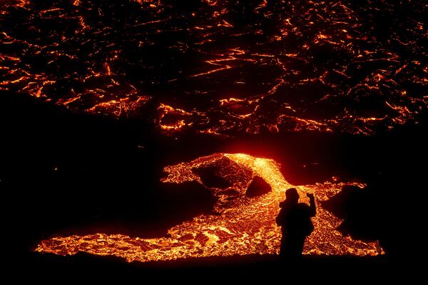 冰島雷克雅內斯半島的火山噴發。 - 俄羅斯衛星通訊社