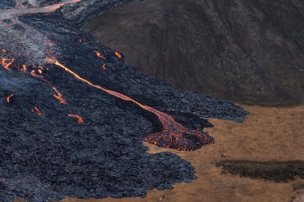 冰岛雷克雅内斯半岛的火山喷发出的熔岩。 - 俄罗斯卫星通讯社