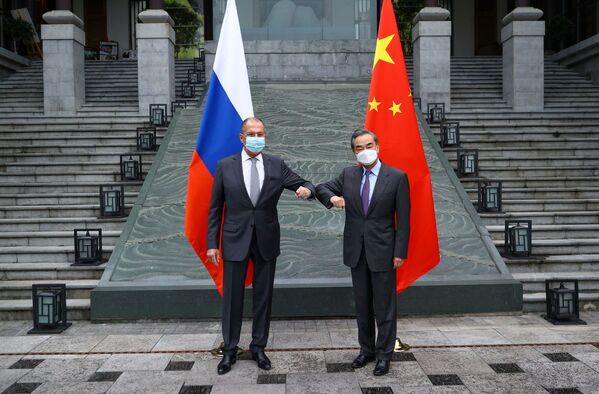 拉夫羅夫與中國外長王毅。 - 俄羅斯衛星通訊社