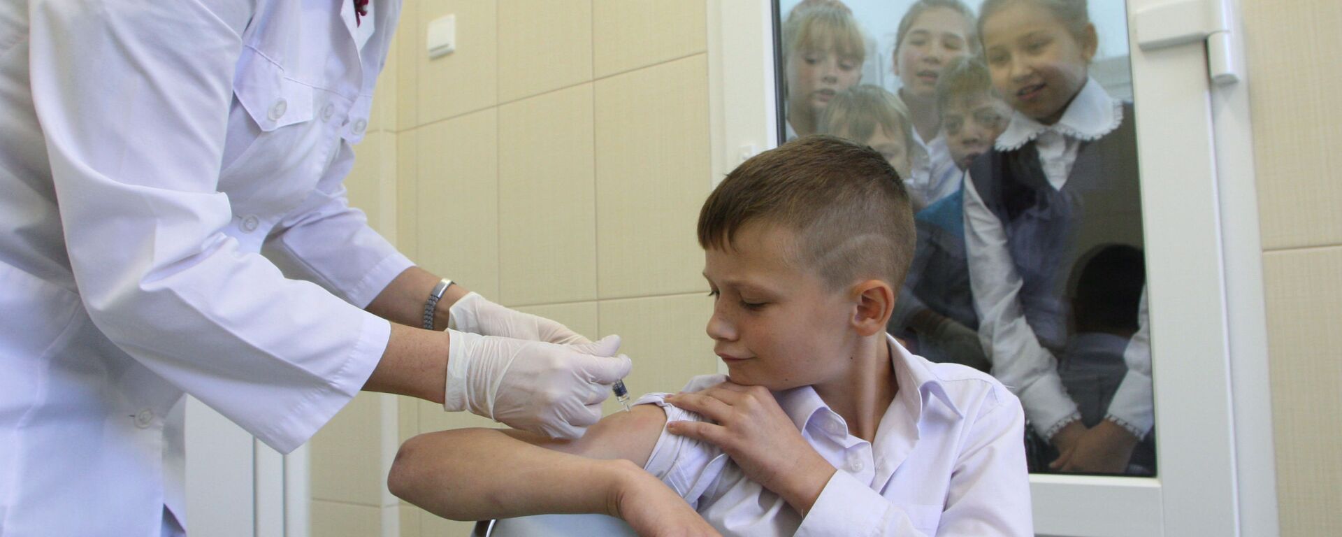 Вакцинация ребенка  - 俄羅斯衛星通訊社, 1920, 22.03.2021