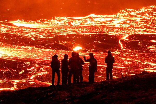 冰岛雷克雅内斯半岛的格尔丁达卢尔火山喷发。 - 俄罗斯卫星通讯社