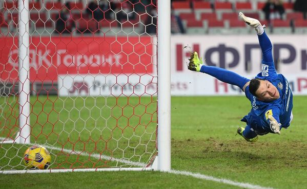 俄罗斯足球超级联赛，斯巴达克队与乌拉尔队的比赛现场。 - 俄罗斯卫星通讯社