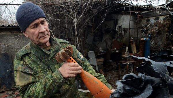 維克托·米哈廖夫使用軍火廢料製作紀念品。
 - 俄羅斯衛星通訊社