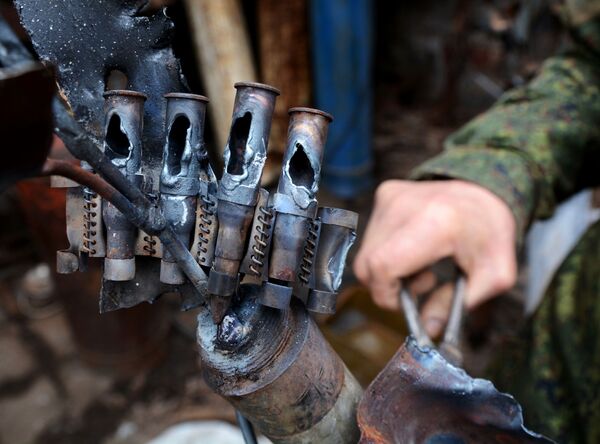 维克托·米哈廖夫使用军火废料制作纪念品。 - 俄罗斯卫星通讯社