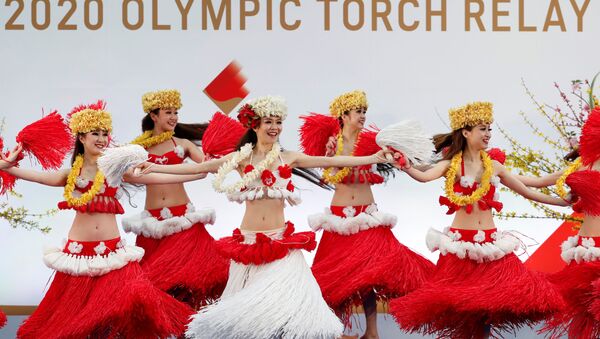 東京奧運會聖火傳遞儀式期間舉行舞蹈表演。 - 俄羅斯衛星通訊社