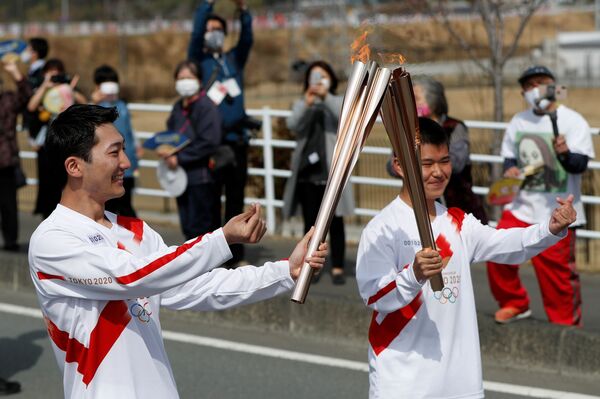 東京奧運會火炬手傳遞聖火。 - 俄羅斯衛星通訊社