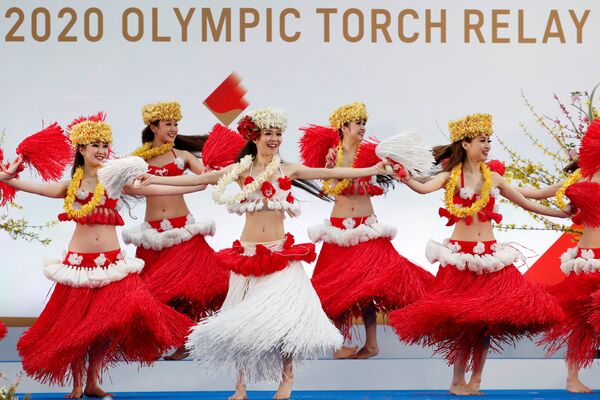 东京奥运会圣火传递仪式期间举行舞蹈表演。 - 俄罗斯卫星通讯社