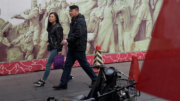 Покупатели в торговом центре в Пекине - 俄羅斯衛星通訊社