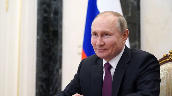 俄美视频峰会开始时普京微笑问候拜登 - 俄罗斯卫星通讯社