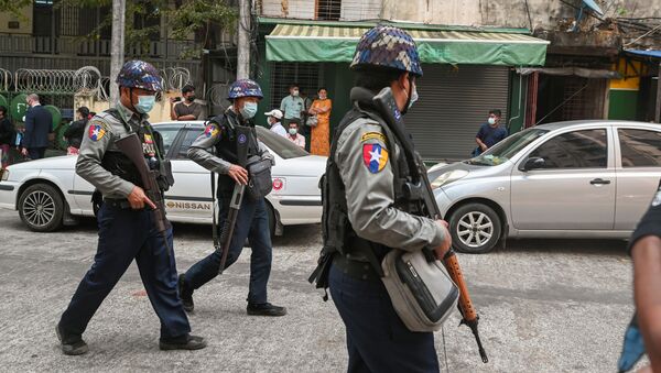 Полиция на улице Янгона, Мьянма - 俄罗斯卫星通讯社