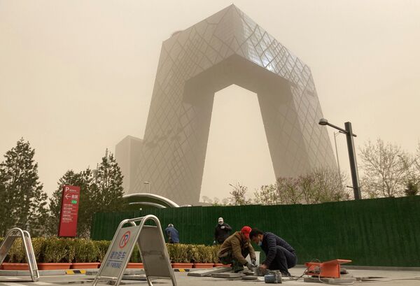 北京市民在沙尘暴天气中出行。 - 俄罗斯卫星通讯社