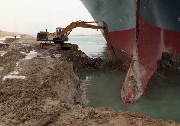 苏伊士运河搁浅船只脱困工作。 - 俄罗斯卫星通讯社