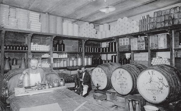 1913年，叶利谢耶夫斯基商店油醋调料柜台。 - 俄罗斯卫星通讯社