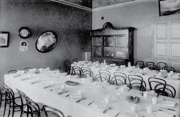 1913年，叶利谢耶夫斯基商店的预留餐厅。 - 俄罗斯卫星通讯社