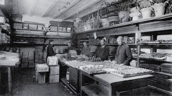 1913年，葉利謝耶夫斯基商店水果加工車間。 - 俄羅斯衛星通訊社
