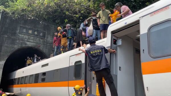 台灣列車出軌事故中受傷的乘客。 - 俄羅斯衛星通訊社