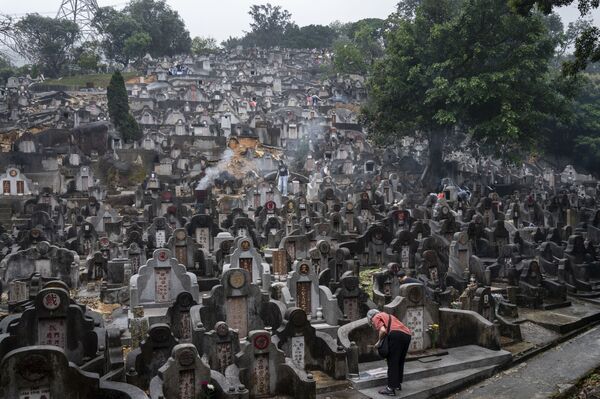 清明節期間的香港公墓。 - 俄羅斯衛星通訊社