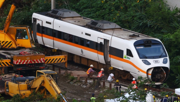 In the island's worst rail accident in seven decades, 50 people have been confirmed dead - 俄罗斯卫星通讯社