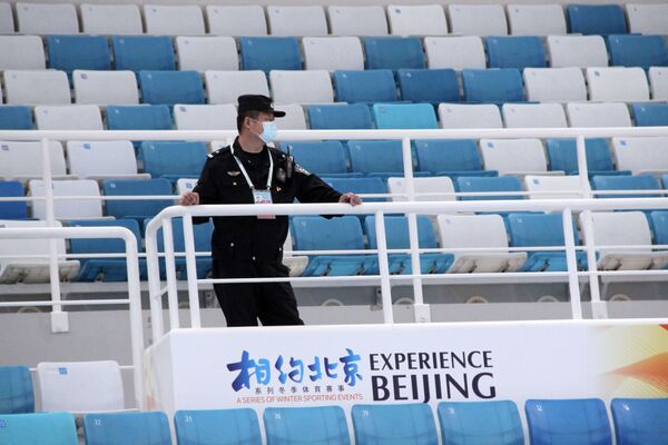 2022年北京冬奧會冰上項目測試賽現場的保安。 - 俄羅斯衛星通訊社