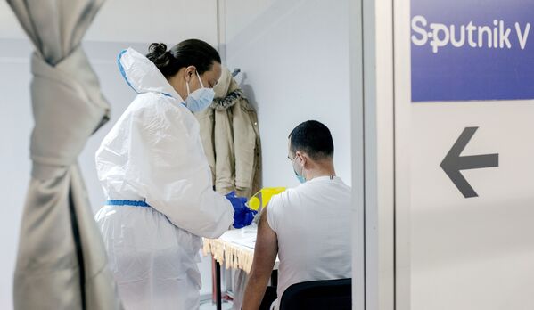 塞尔维亚，人们接种Sputnik V疫苗 - 俄罗斯卫星通讯社