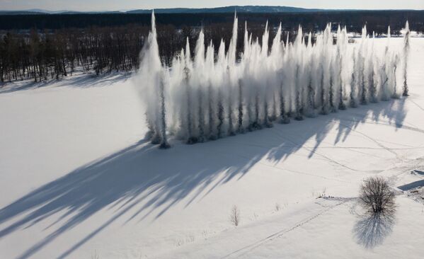 阿爾泰邊疆區比亞河上的炸冰防洪爆破 - 俄羅斯衛星通訊社