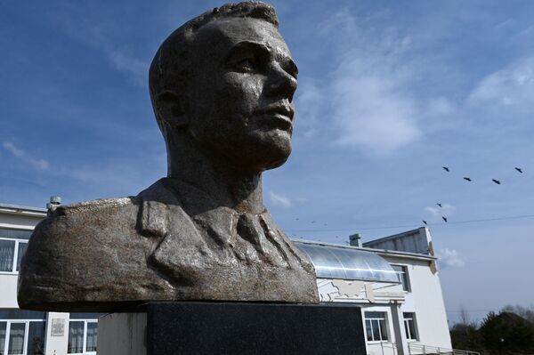 斯摩棱斯克州克卢希诺村的加加林雕像。 - 俄罗斯卫星通讯社