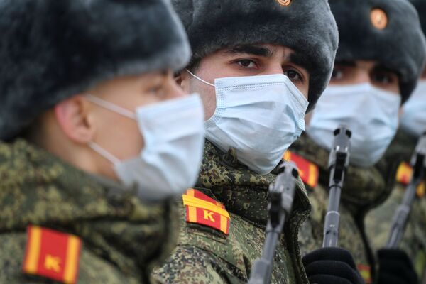 俄军参阅部队在阿拉比诺靶场参加彩排。 - 俄罗斯卫星通讯社