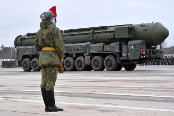 俄军“雅尔斯”发射系统在胜利日阅兵式彩排活动中行驶。
 - 俄罗斯卫星通讯社