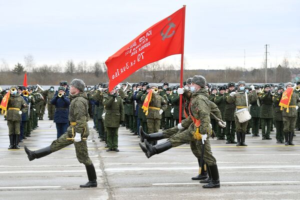 阿拉比诺靶场进行胜利日阅兵式彩排活动。 - 俄罗斯卫星通讯社