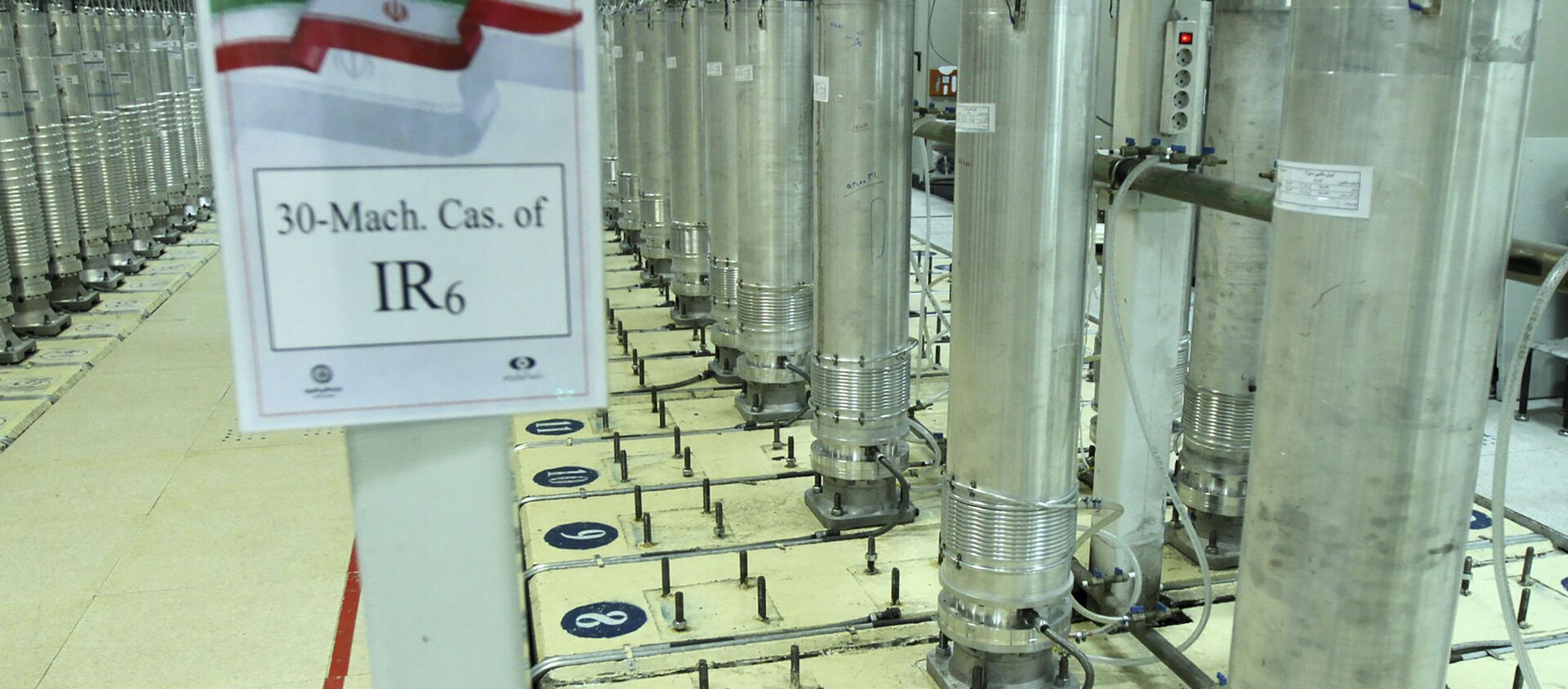 Иран демонстрирует центрифуги на заводе по обогащению урана в Натанзе в центральном Иране. - 俄羅斯衛星通訊社, 1920, 14.04.2021